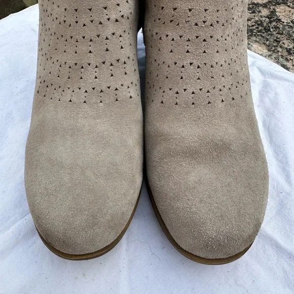 Tom’s Grey Suede Booties - Picture 3 of 14